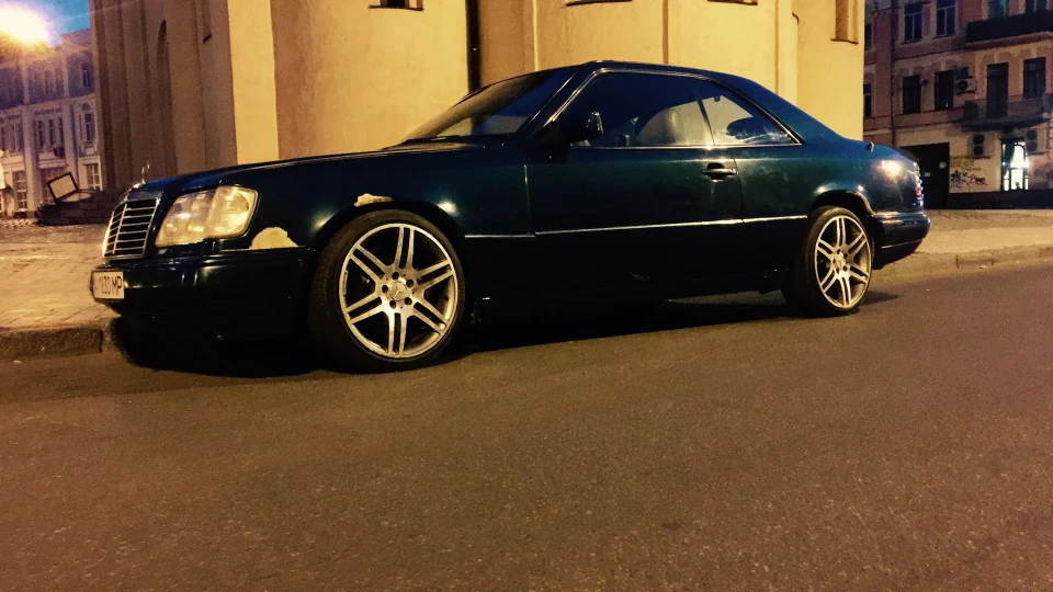 Mercedes-Benz E-Class Coupe Green-Coupe 3