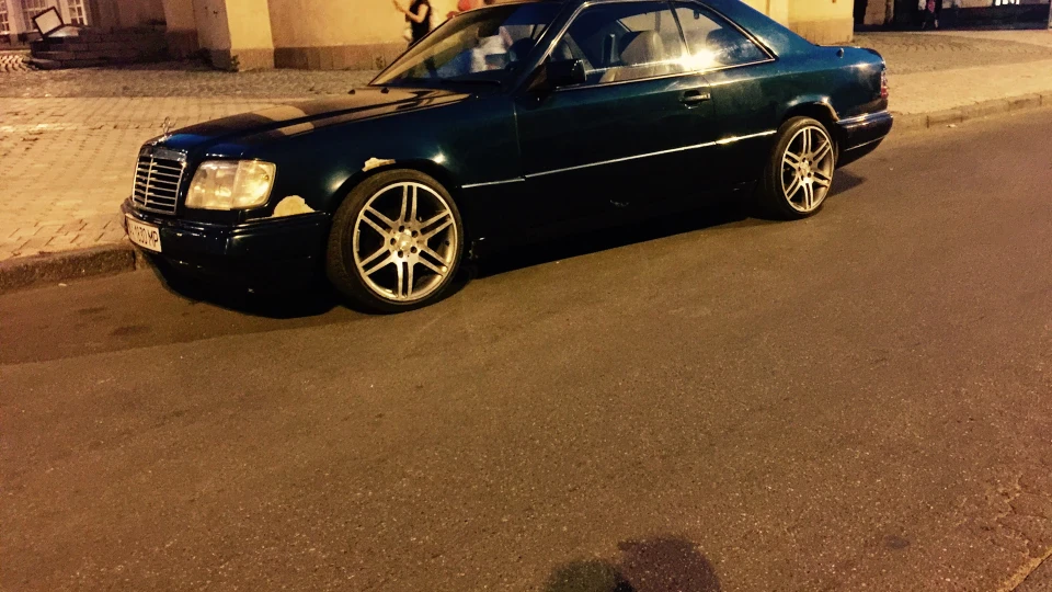 Mercedes-Benz E-Class Coupe Green-Coupe 4
