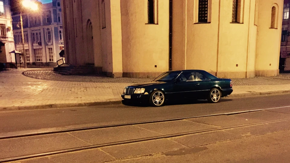 Mercedes-Benz E-Class Coupe Green-Coupe 5