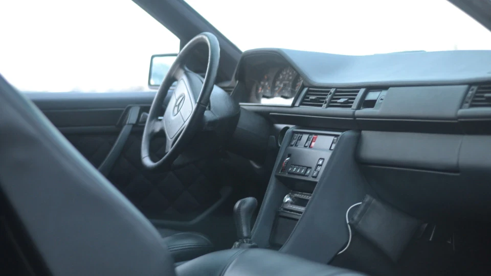 Mercedes-Benz E-Class Coupe Hardtop 3