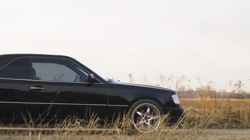 Mercedes-Benz E-Class Coupe Hardtop 5