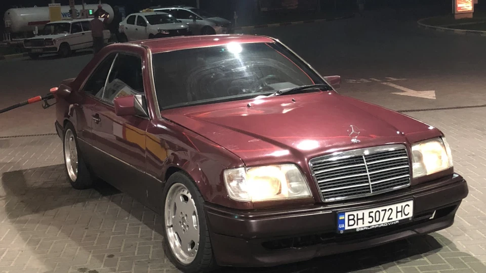 Mercedes-Benz E-Class Coupe Червоний помідор 2