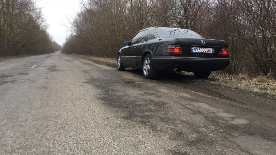 Mercedes-Benz E-Class Coupe Мурчить