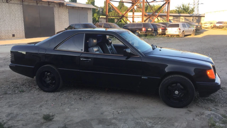 Mercedes-Benz E-Class Coupe W124 Coupe Black