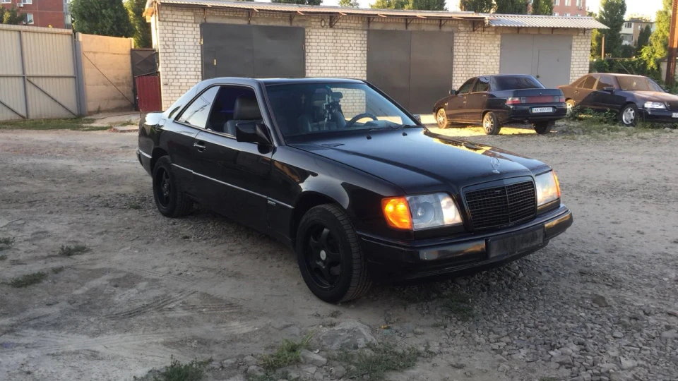 Mercedes-Benz E-Class Coupe W124 Coupe Black 2