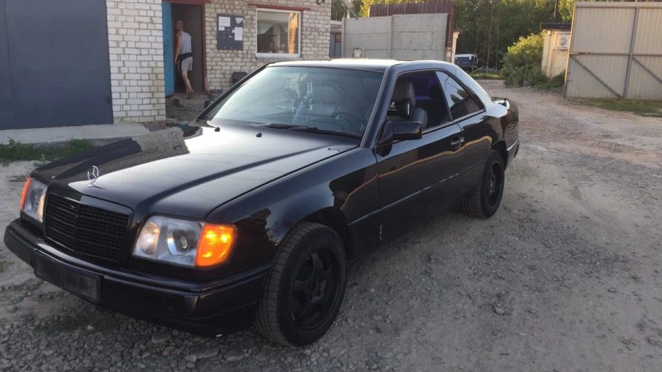 Mercedes-Benz E-Class Coupe W124 Coupe Black 5