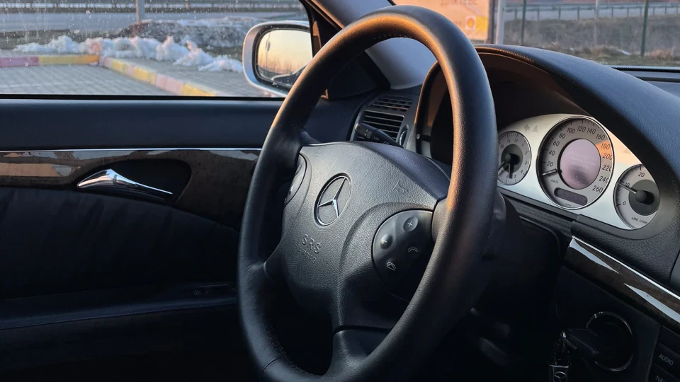 Mercedes-Benz E-Class Estate 2