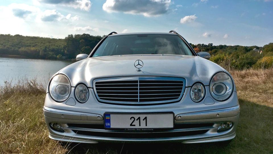 Mercedes-Benz E-Class Estate 4