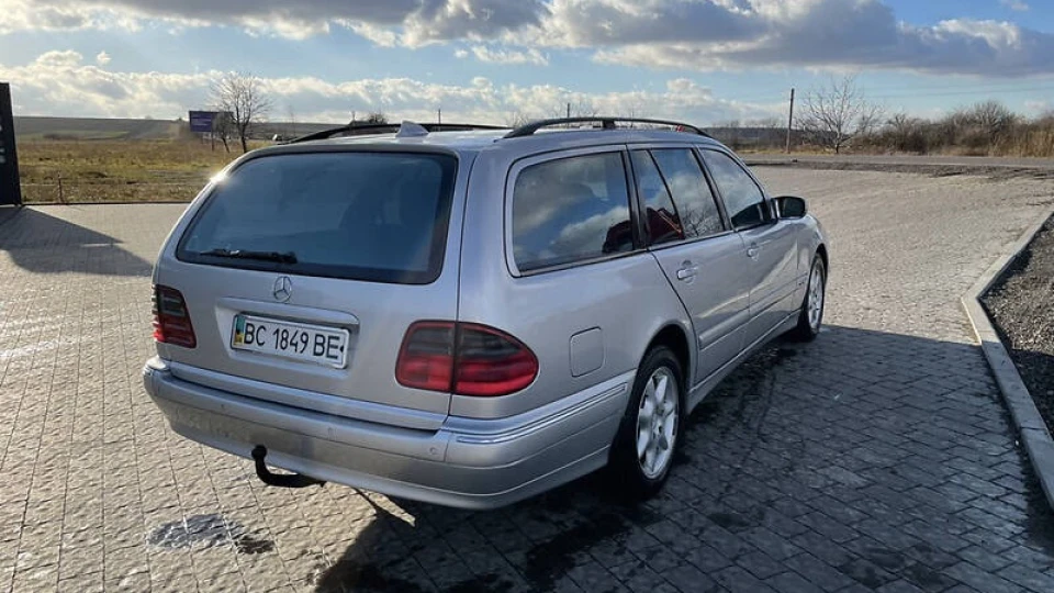 Mercedes-Benz E-Class Estate 3