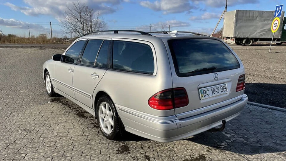 Mercedes-Benz E-Class Estate 4
