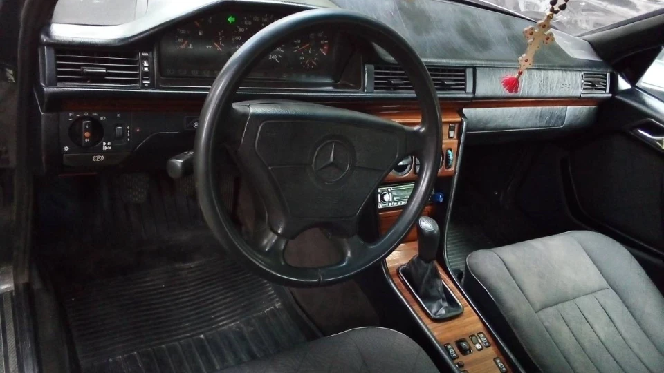Mercedes-Benz E-Class Estate 2