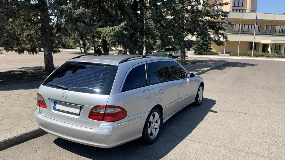Mercedes-Benz E-Class Estate 2