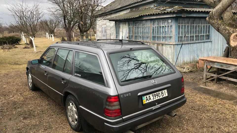 Mercedes-Benz E-Class Estate 3