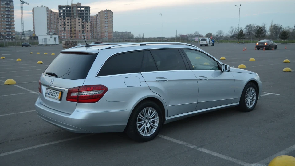 Mercedes-Benz E-Class Estate 220 cdi 2