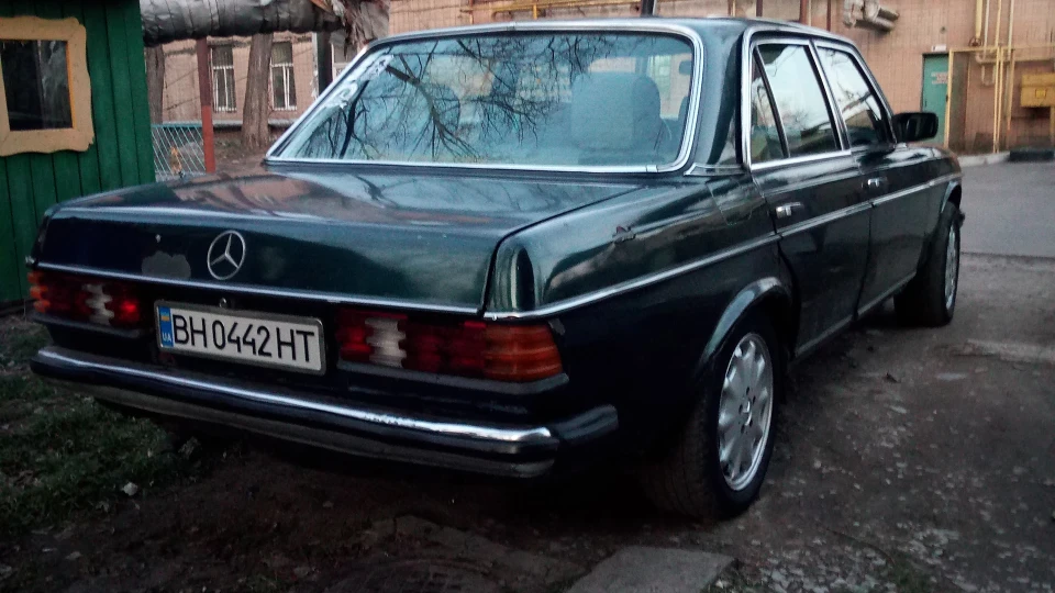Mercedes-Benz E-Class Estate Dark Forest 2