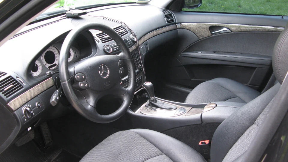 Mercedes-Benz E-Class Estate E220T CDI Avantgarde 4