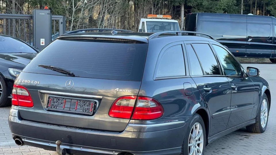 Mercedes-Benz E-Class Estate E280T CDI 4matic 3