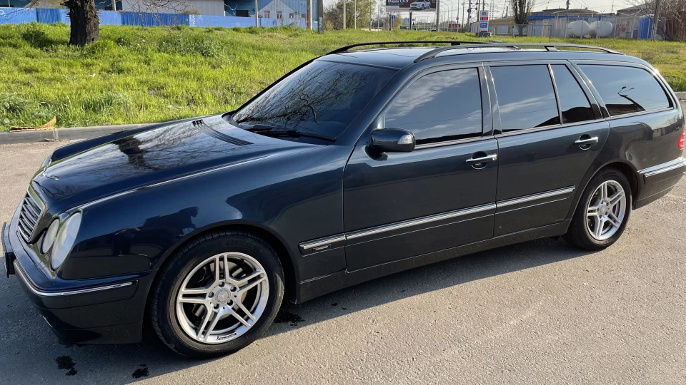 Mercedes-Benz E-Class Estate E320 CDI Avantgarde 2