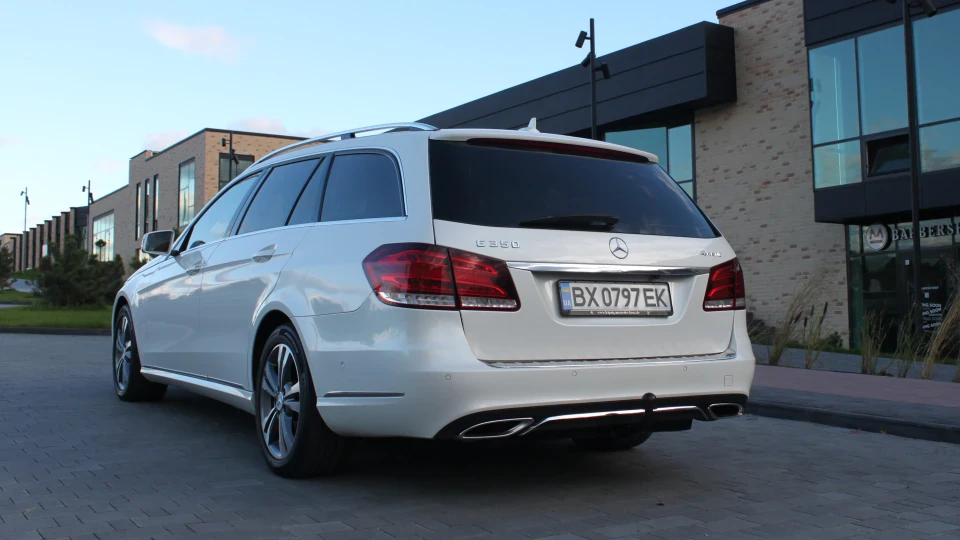 Mercedes-Benz E-Class Estate E350D TRAUM 4