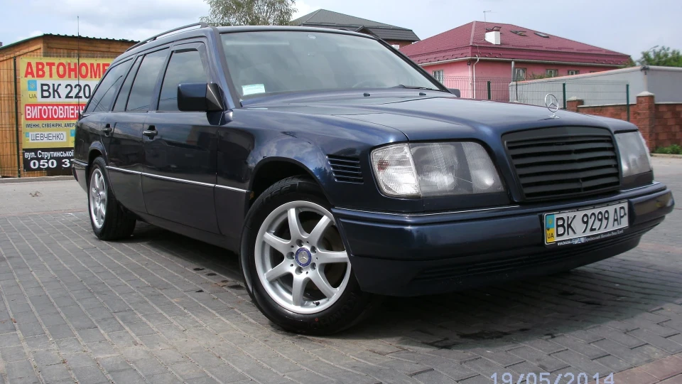 Mercedes-Benz E-Class Estate S124 E250D