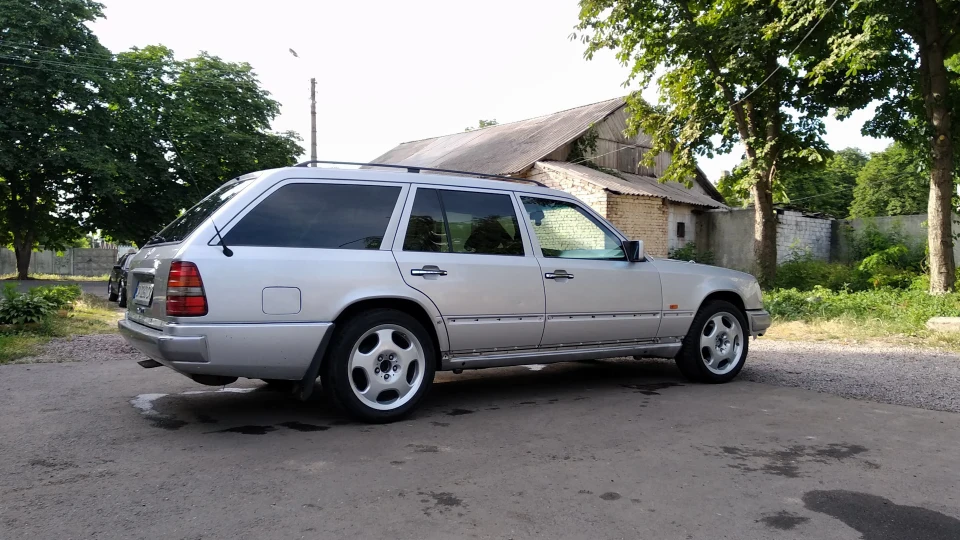 Mercedes-Benz E-Class Estate sportline wagon 4