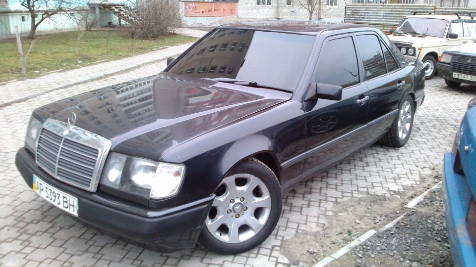 Mercedes-Benz E-Class 2