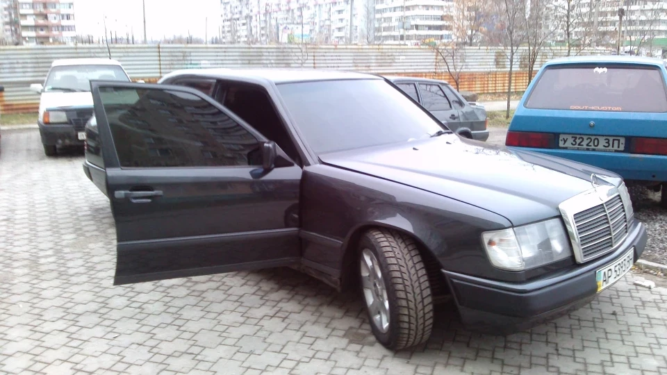 Mercedes-Benz E-Class 3