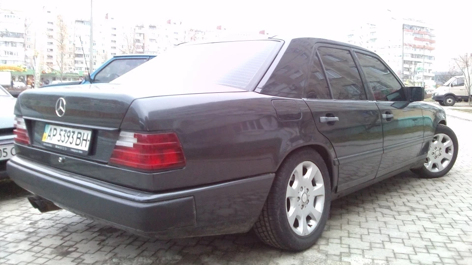 Mercedes-Benz E-Class 4