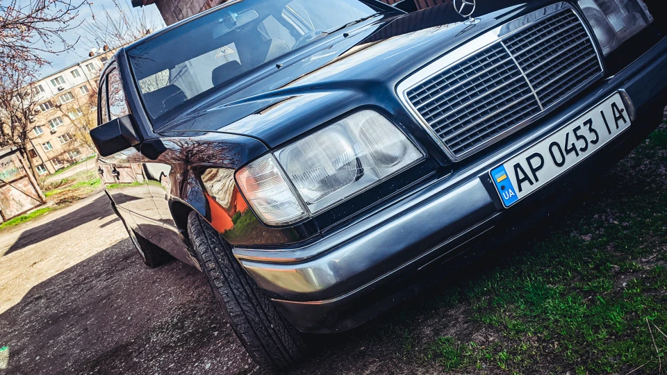 Mercedes-Benz E-Class 4