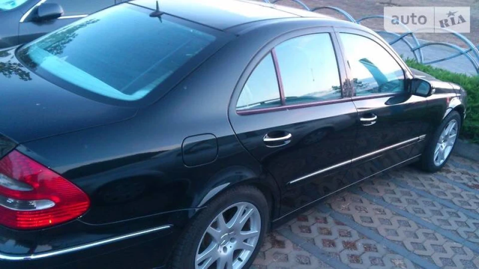 Mercedes-Benz E-Class 2