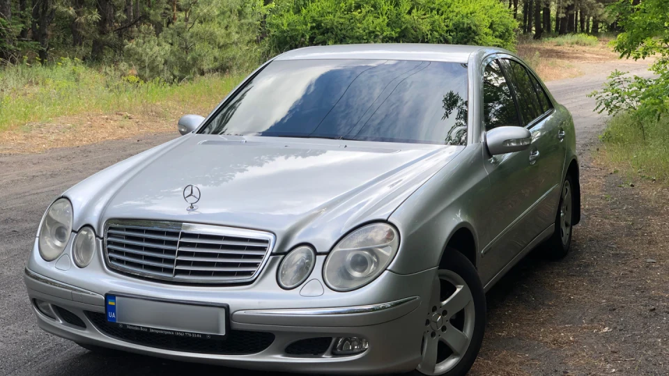 Mercedes-Benz E-Class 2