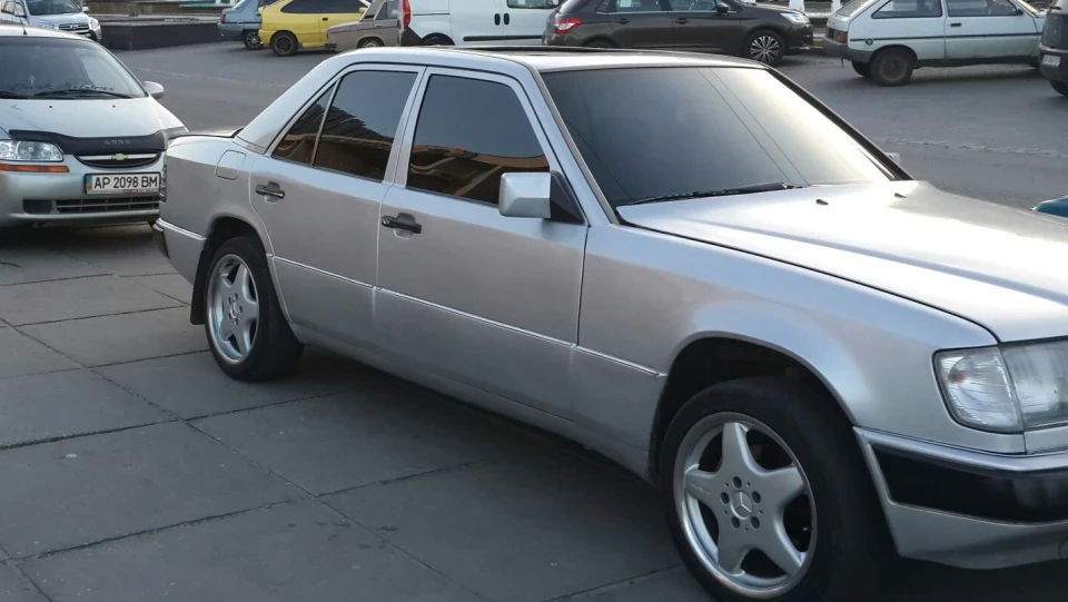 Mercedes-Benz E-Class 2