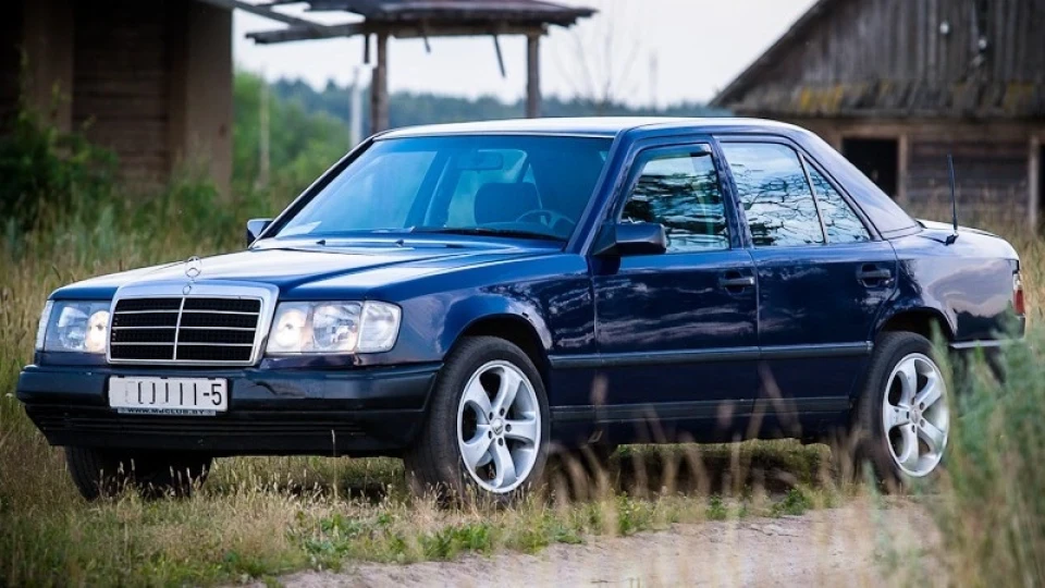 Mercedes-Benz E-Class 2