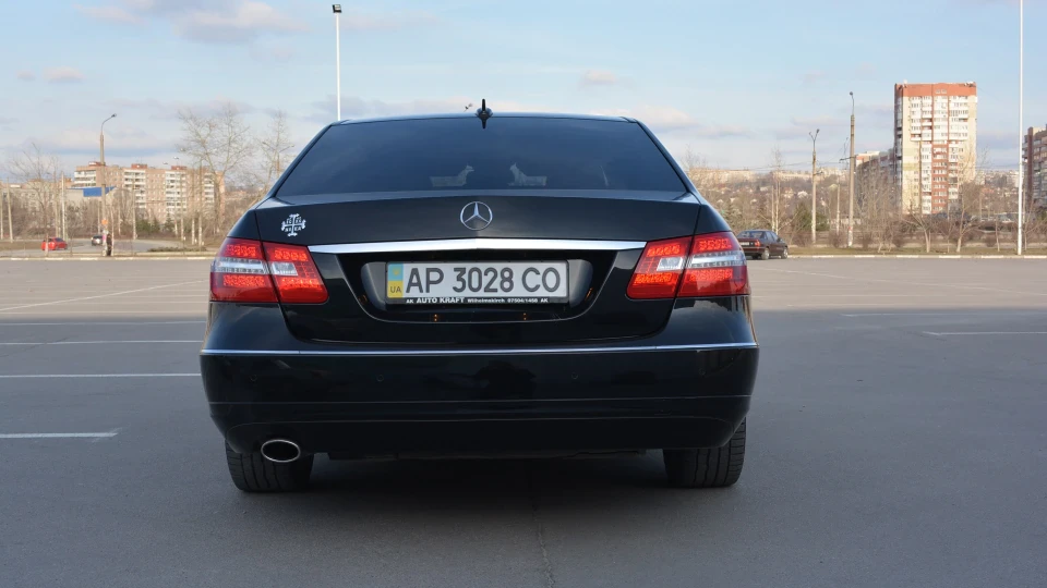 Mercedes-Benz E-Class 2