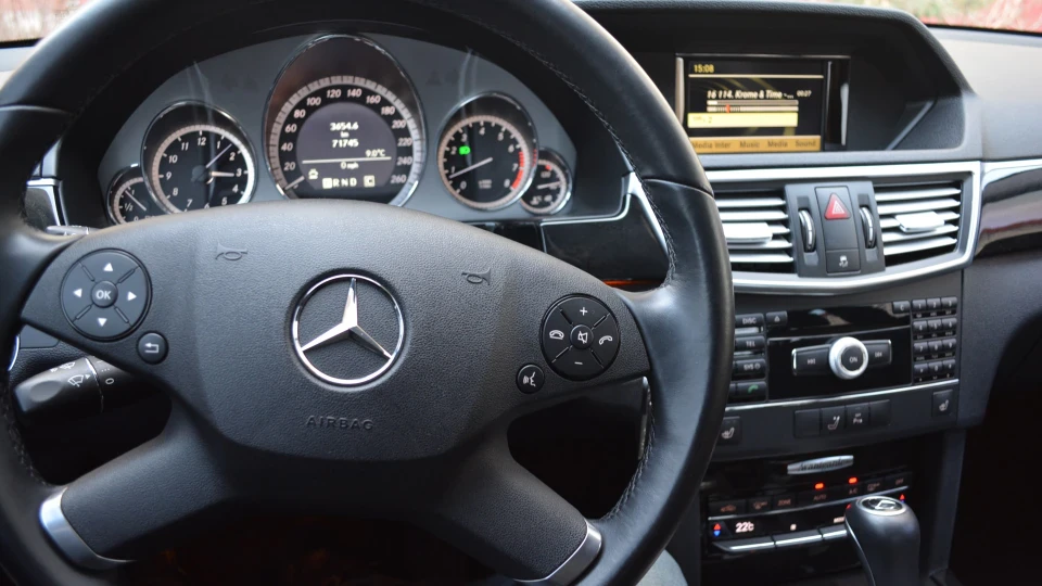 Mercedes-Benz E-Class 3