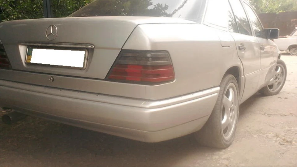 Mercedes-Benz E-Class 2