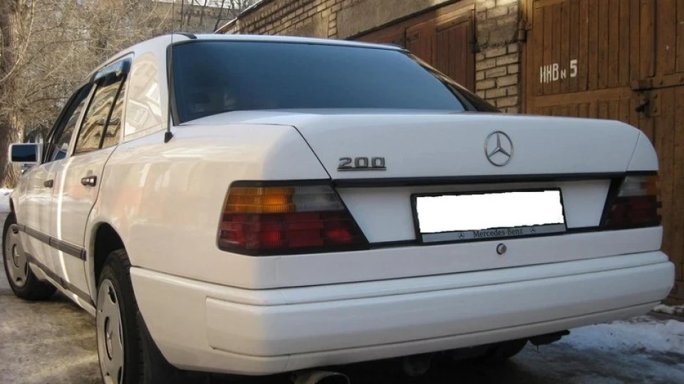 Mercedes-Benz E-Class 2