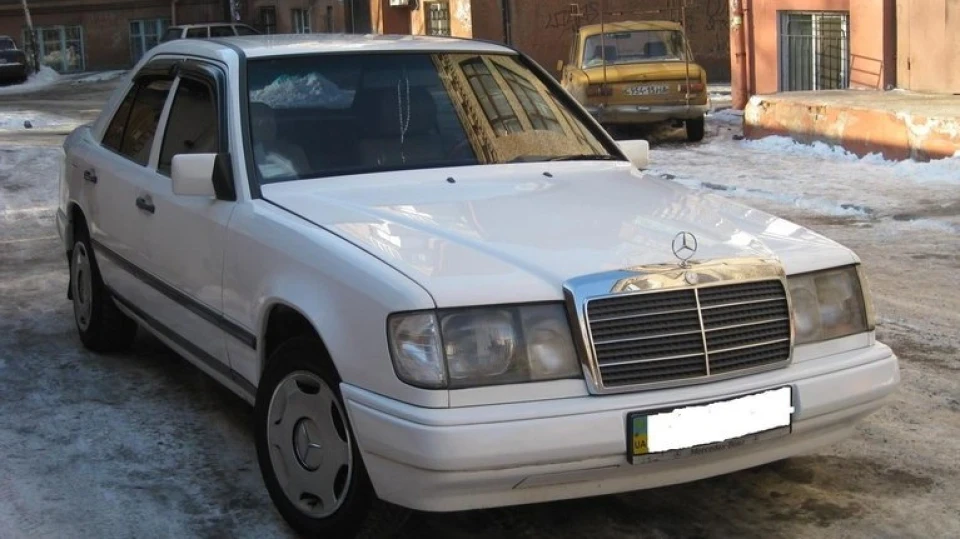 Mercedes-Benz E-Class 4