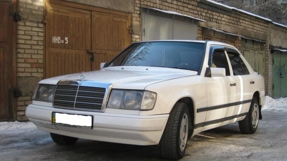 Mercedes-Benz E-Class 5
