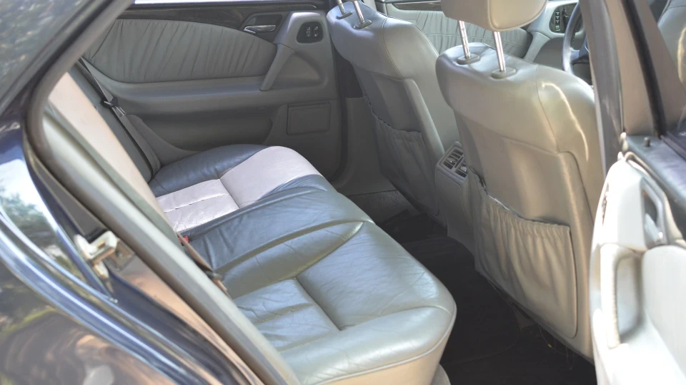 Mercedes-Benz E-Class 2