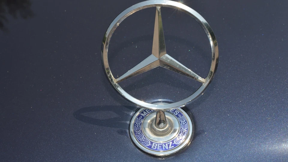 Mercedes-Benz E-Class 5