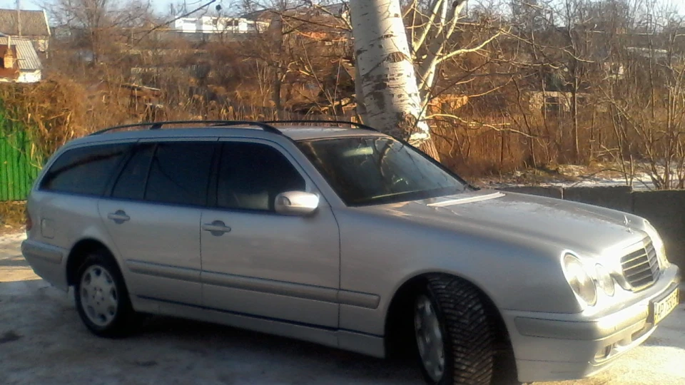 Mercedes-Benz E-Class 2