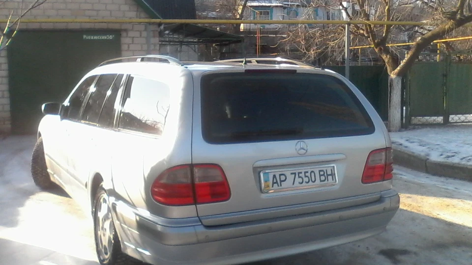 Mercedes-Benz E-Class 3