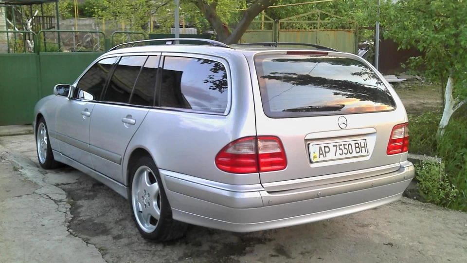 Mercedes-Benz E-Class 4