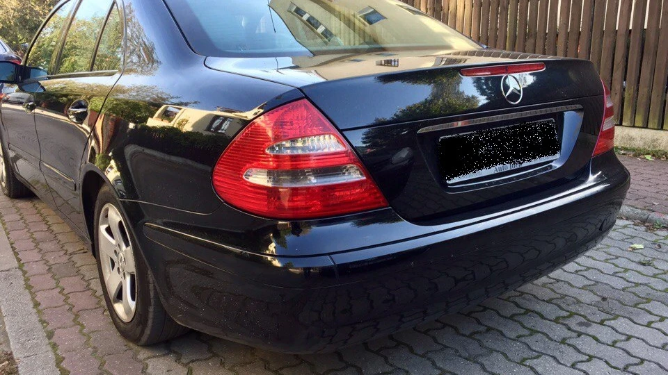 Mercedes-Benz E-Class 2