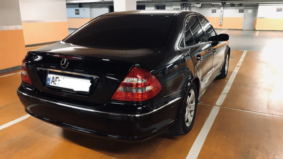 Mercedes-Benz E-Class 2
