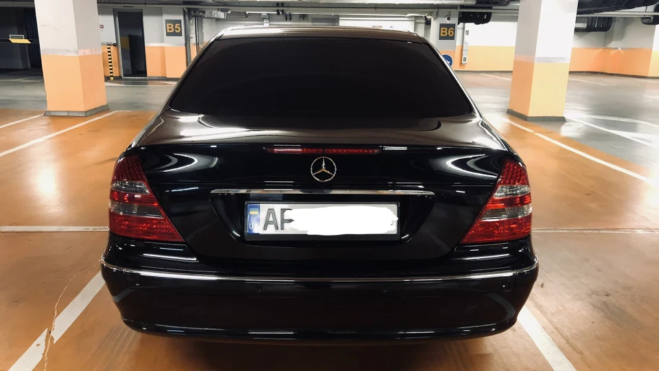 Mercedes-Benz E-Class 3