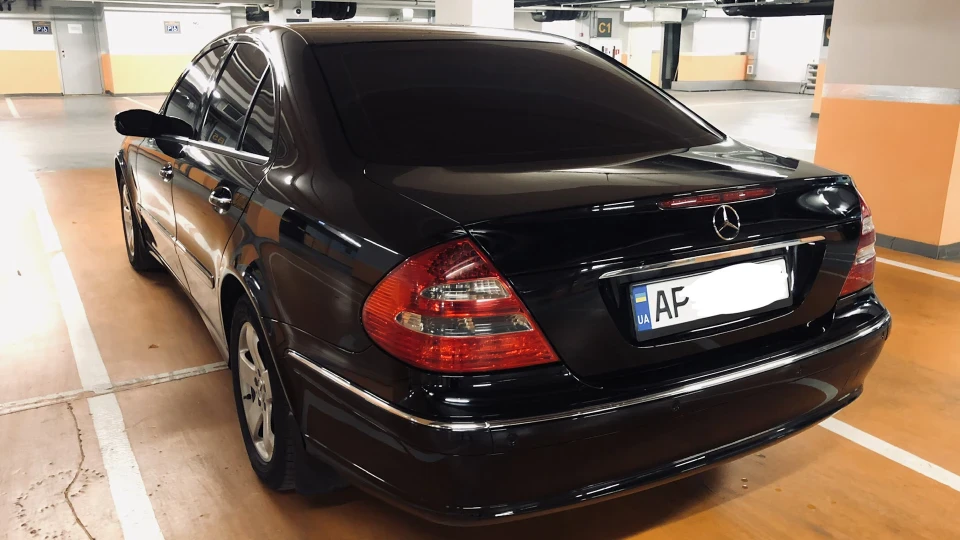 Mercedes-Benz E-Class 4