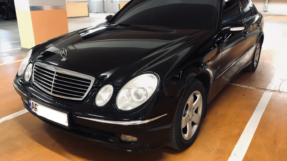Mercedes-Benz E-Class 5