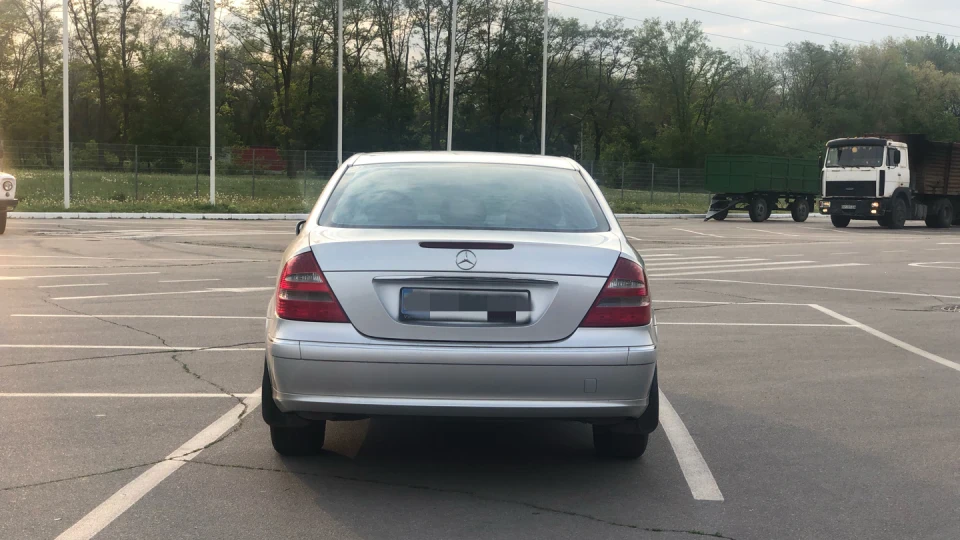 Mercedes-Benz E-Class 3